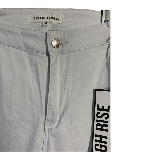 Almost Famous White Distressed Jeans Plus Size 20 Front & Back Pockets NEW - Picture 2 of 7